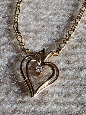 10k Gold Heart Pendant 18" Necklace - Elegant Women's Jewelry